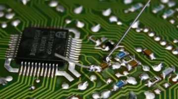 الصين تستأنف تصدير الرقائق الحيوية لقطاع السيارات الأوروبي وتأثيرها على سلاسل الإنتاج